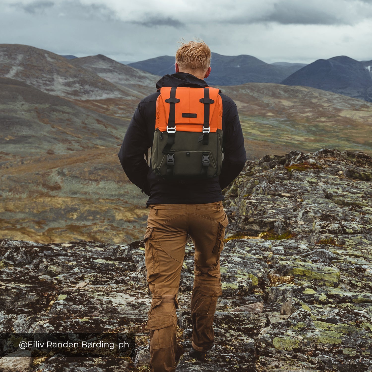 K&F 20L Camera Backpack, Lightweight Large Capacity Camera Bag with Rain Cover for 15.6 Inch Laptop (orange)